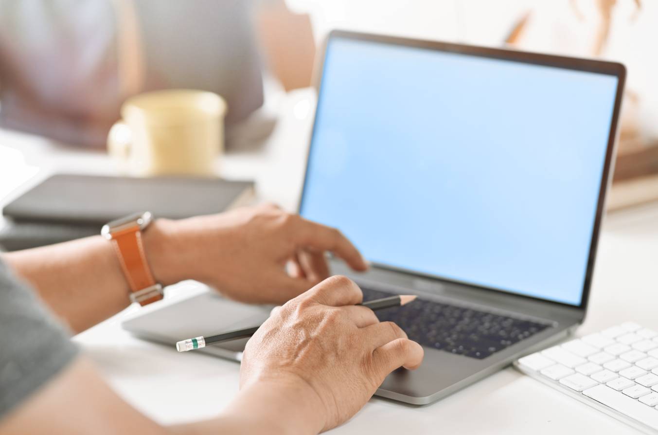 Raggiungi CRC Sistemi Assistenza e vendita PC e dispositivi Modena e Bologna